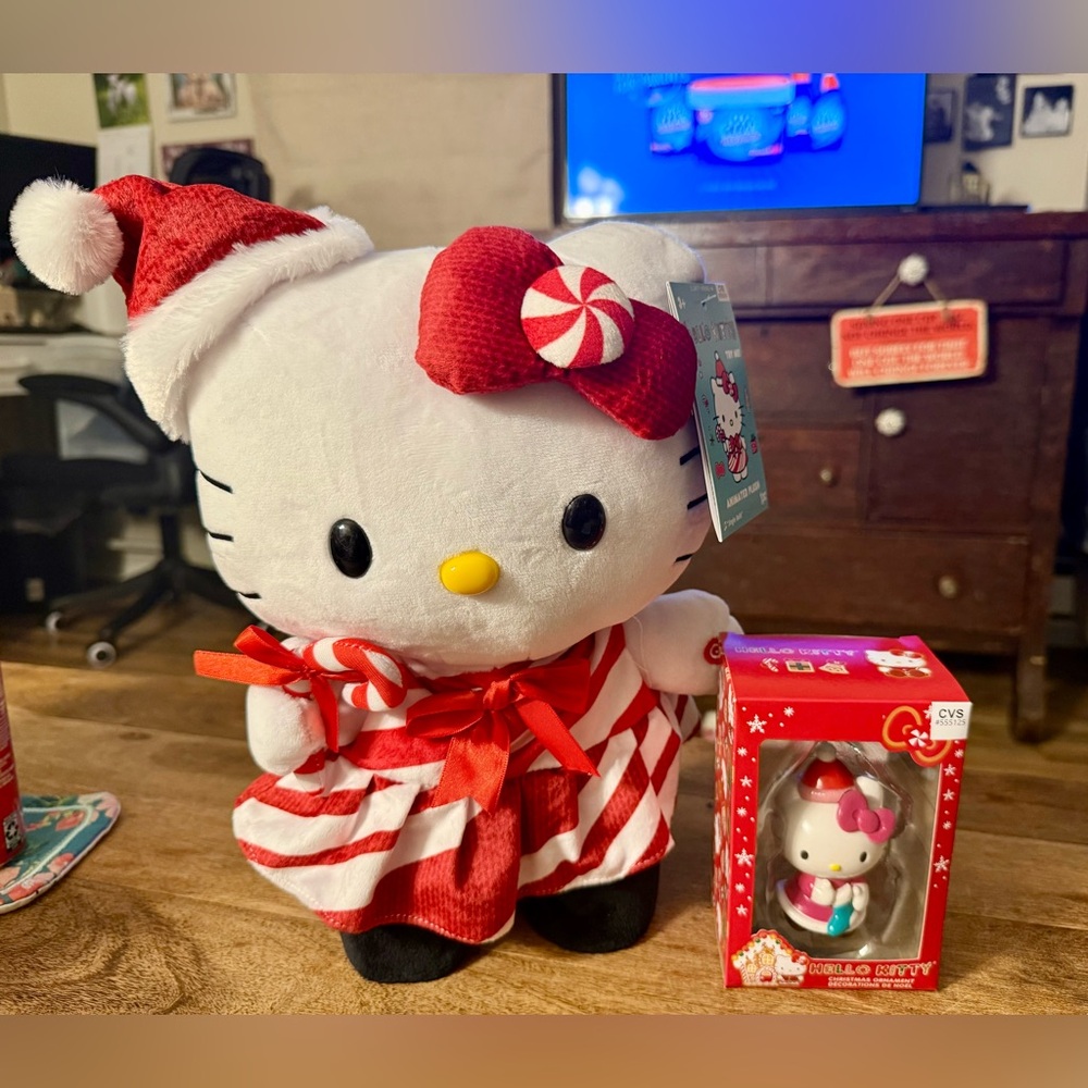 NWT Hello Kitty Christmas 2025 Animated Musical Side-Stepper Plush & Ornament